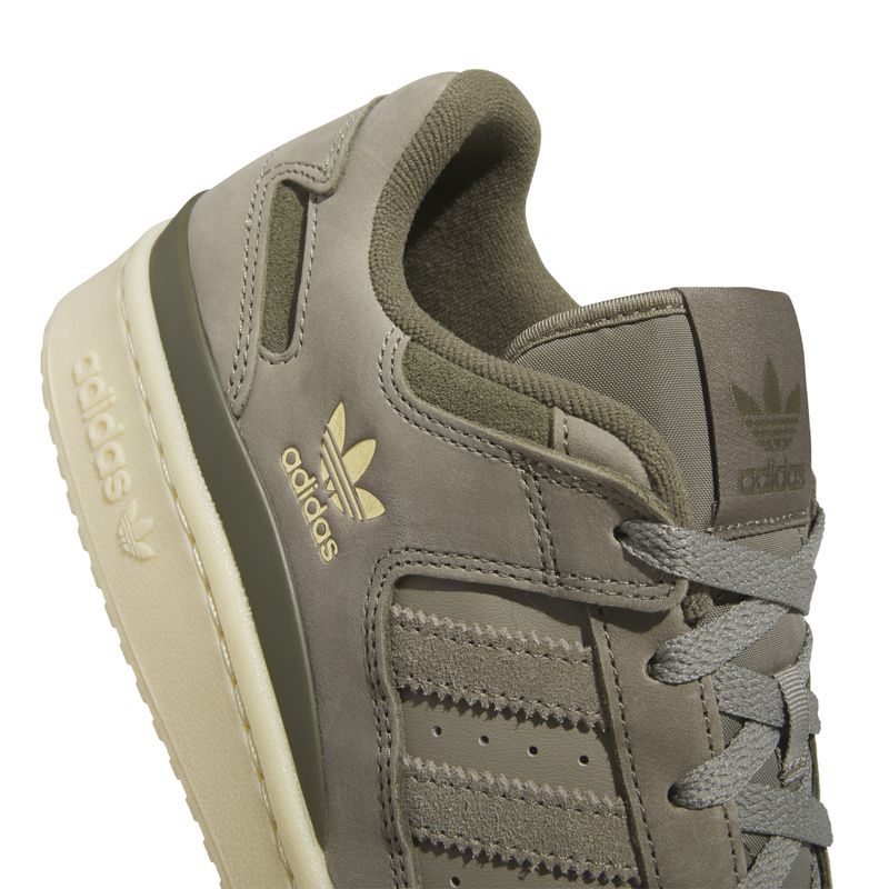 IH7827_7_FOOTWEAR_Photography_Detail-View-1_white.jpg
