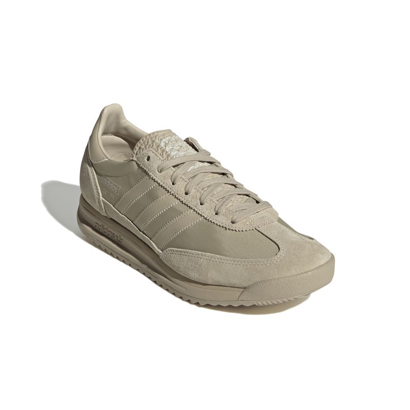 IH8020_6_FOOTWEAR_Photography_Front-Lateral-Top-View_white.jpg