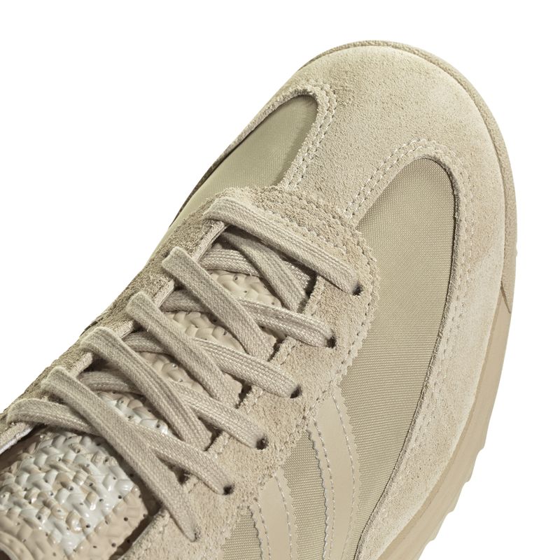 IH8020_8_FOOTWEAR_Photography_Detail-View-1_white.jpg