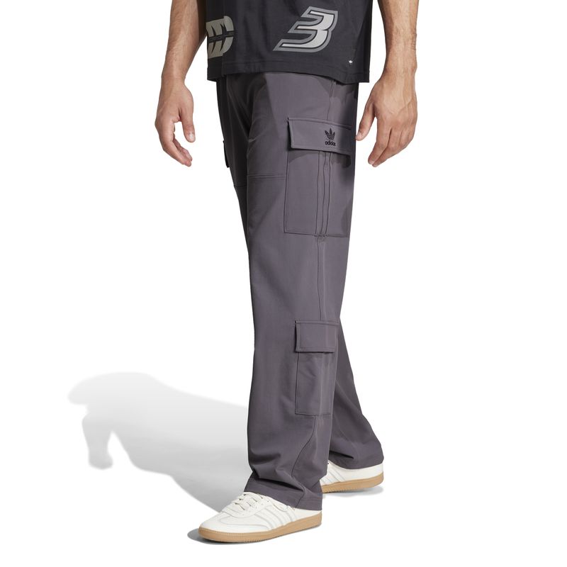 IZ4845_3_APPAREL_On-Model_Standard-View_white.jpg