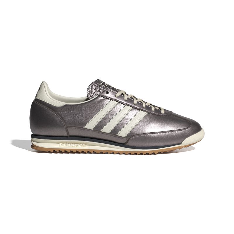 JH6364_1_FOOTWEAR_Photography_Side-Lateral-Center-View_white.jpg