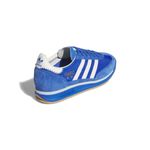 JI2002_7_FOOTWEAR_Photography_Back-Lateral-Top-View_white.jpg
