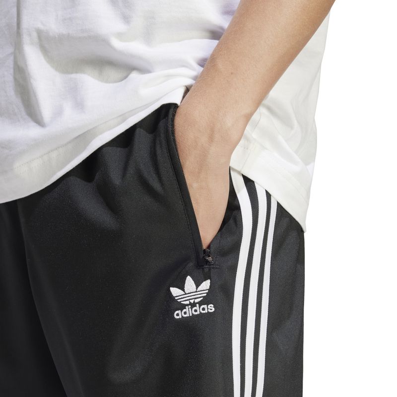 IU2368_6_APPAREL_On-Model_Detail-View-1_white.jpg