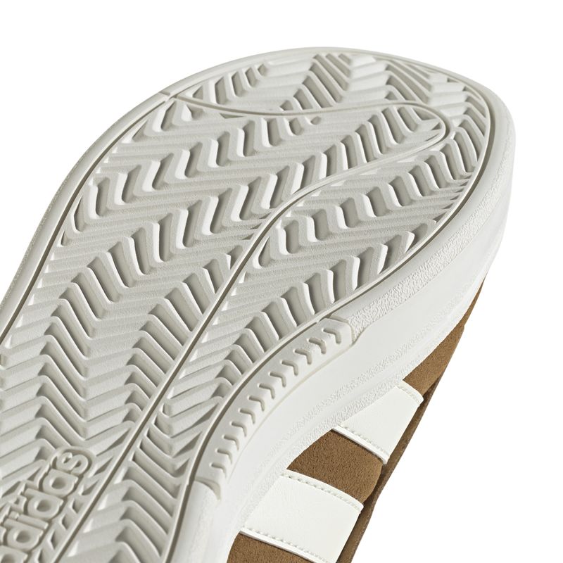 IH3843_8_FOOTWEAR_Photography_Detail View 1_white.jpg