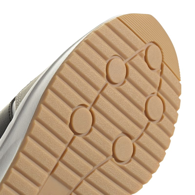 IH8584_8_FOOTWEAR_Photography_Detail-View-1_white.jpg
