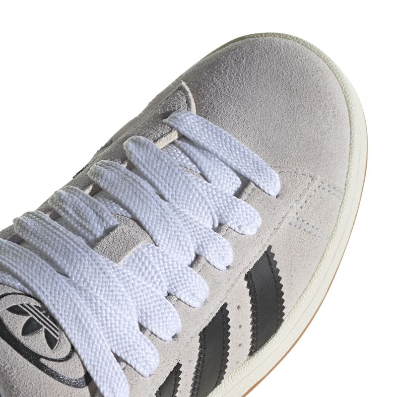 GY0042_9_FOOTWEAR_Photography_Detail View 2_white.jpg