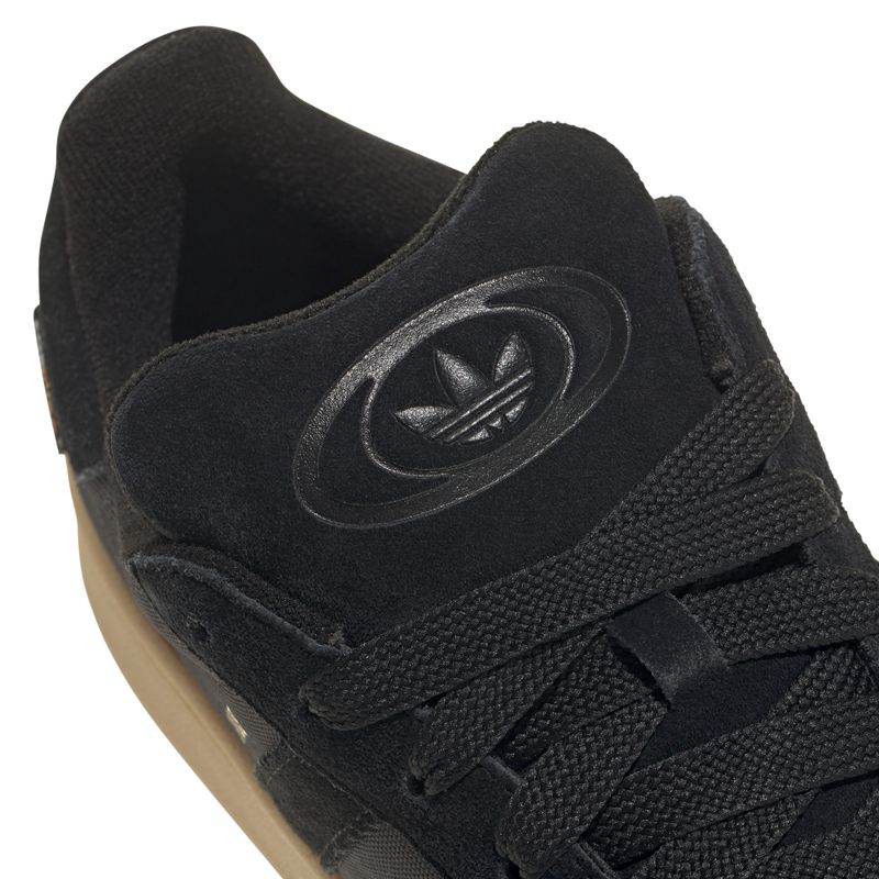 JH7607_8_FOOTWEAR_Photography_Detail-View-1_white.jpg