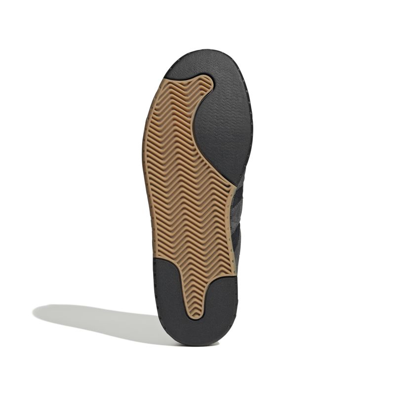 JI3133_4_FOOTWEAR_Photography_Bottom View_white.jpg