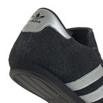 JS1462_8_FOOTWEAR_Photography_Detail-View-1_white.jpg