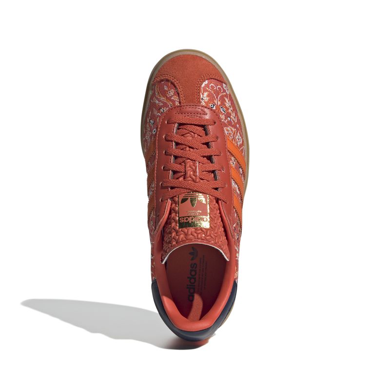 ID1425_3_FOOTWEAR_Photography_Top Portrait View_white.jpg