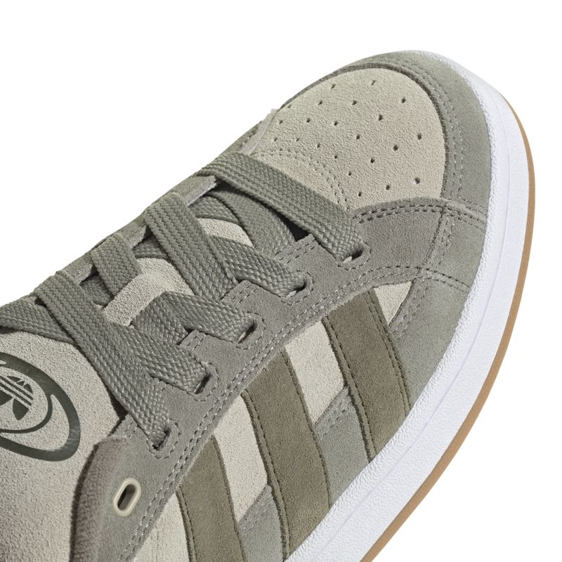 IH8605_8_FOOTWEAR_Photography_Detail View 1_white.jpg