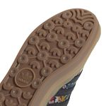 JI2572_9_FOOTWEAR_Photography_Detail View 2_white.jpg