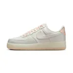 hq3762-133_nike_calzado_air_force_1_07_lv8_p_dama_3.webp