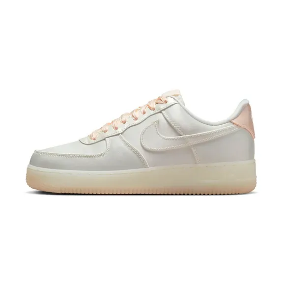 hq3762-133_nike_calzado_air_force_1_07_lv8_p_dama_3.webp