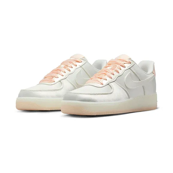 hq3762-133_nike_calzado_air_force_1_07_lv8_p_dama_4.webp