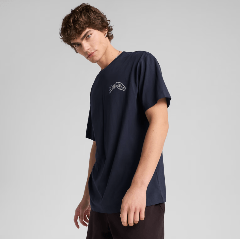 629636_16_puma_t_shirt_graphics_hotel_relaxed_p_caballero_3.png