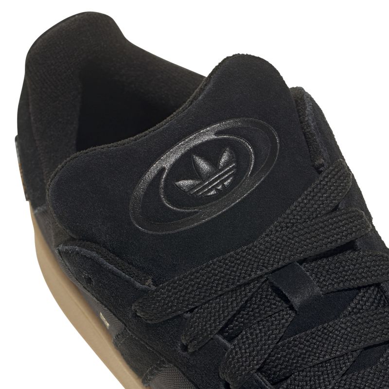 JH7607_8_FOOTWEAR_Photography_Detail-View-1_white.jpg
