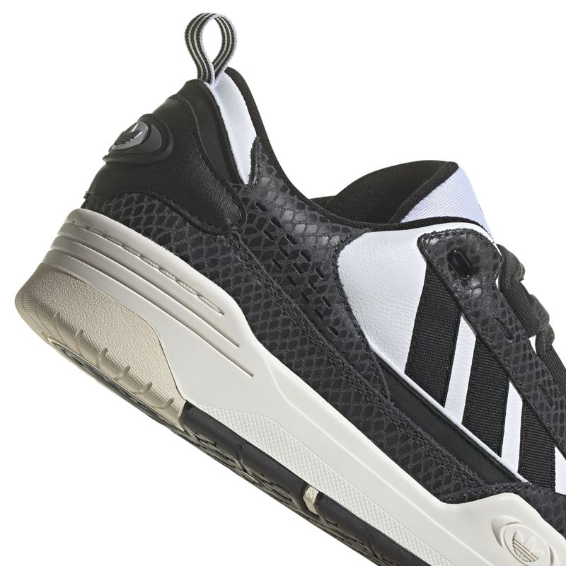 HQ8697_9_FOOTWEAR_Photography_Detail View 2_white.jpg