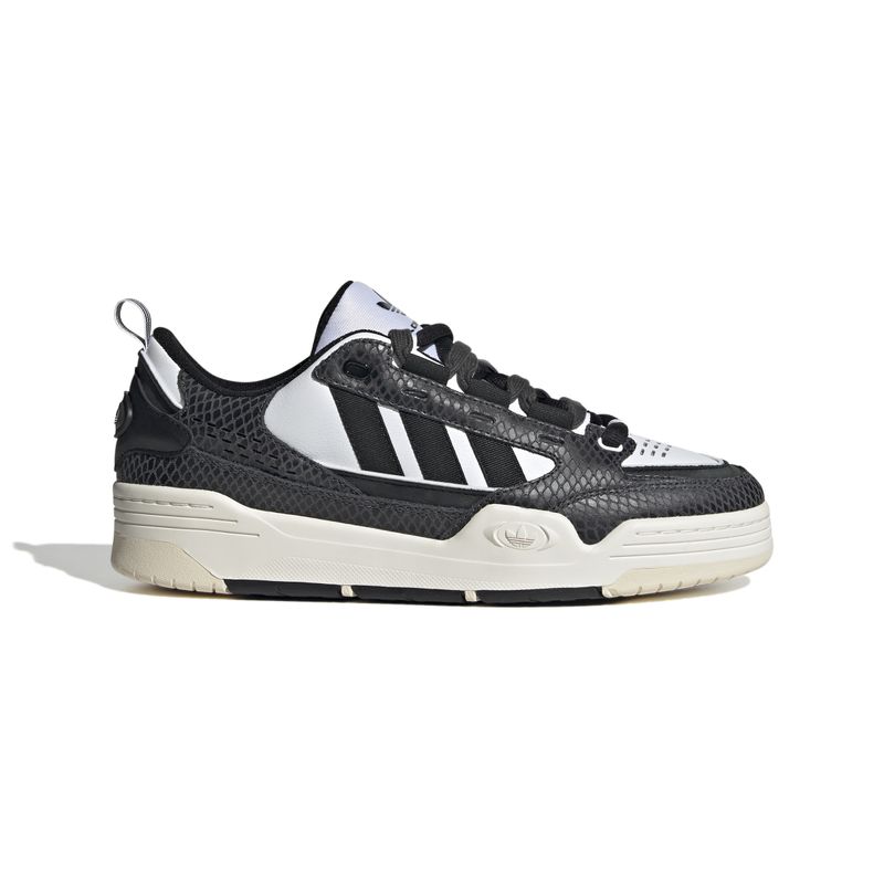 HQ8697_1_FOOTWEAR_Photography_Side Lateral Center View_white.jpg