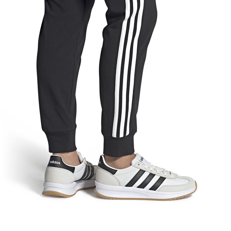 IH8594_10_FOOTWEAR_On Model_Front View_white.jpg