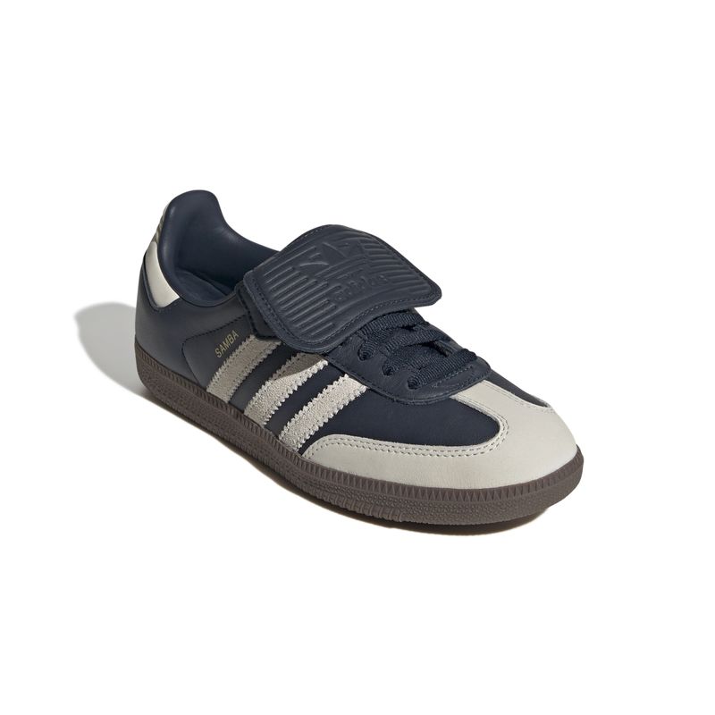 JH5705_6_FOOTWEAR_Photography_Front Lateral Top View_white.jpg