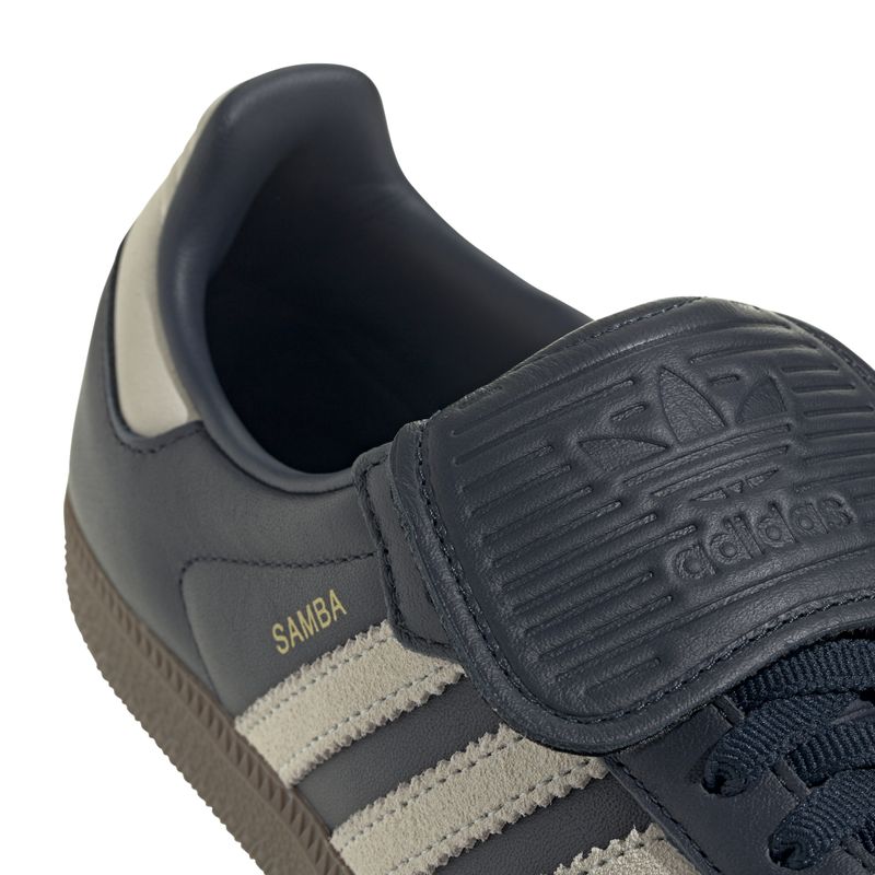 JH5705_9_FOOTWEAR_Photography_Detail View 2_white.jpg