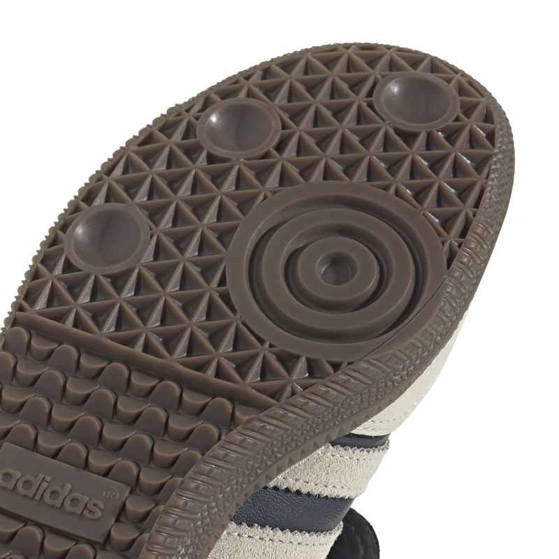 JH5705_8_FOOTWEAR_Photography_Detail View 1_white.jpg