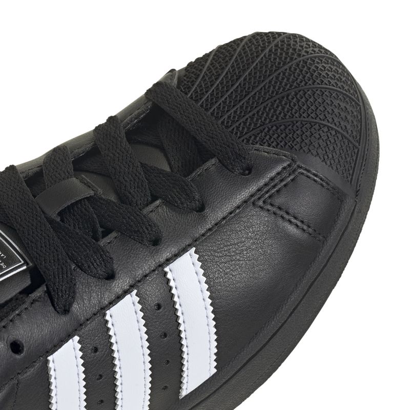 JH7033_8_FOOTWEAR_Photography_Detail-View-1_white.jpg