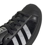 JH7098_8_FOOTWEAR_Photography_Detail-View-1_white.jpg