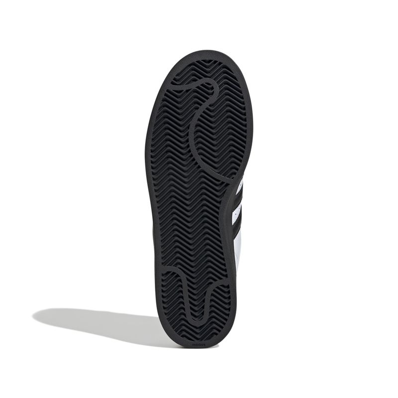 JI0124_4_FOOTWEAR_Photography_Bottom-View_white.jpg