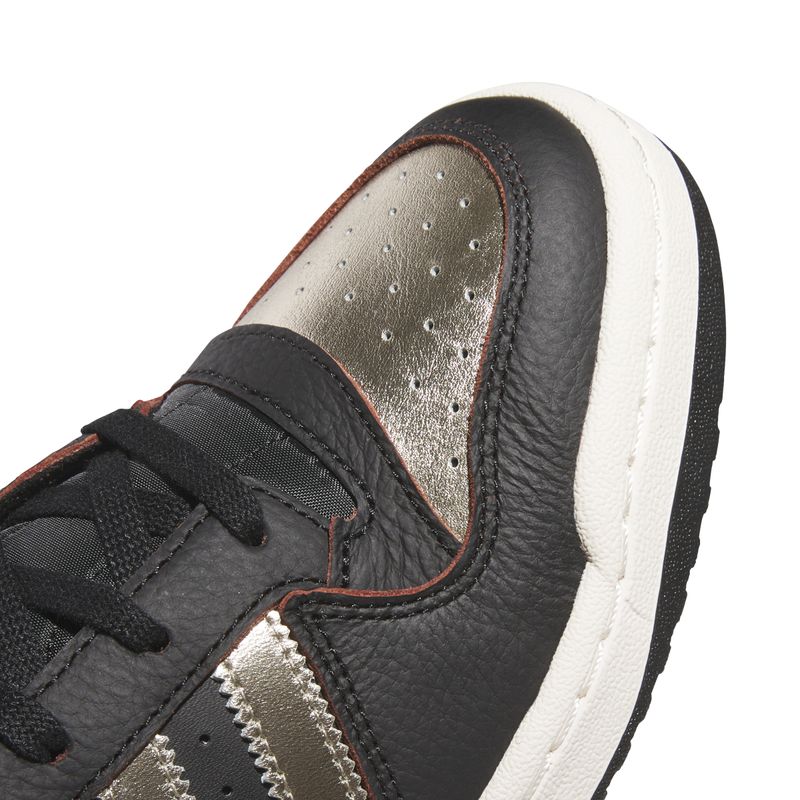 JI3270_9_FOOTWEAR_Photography_Detail View 2_white.jpg
