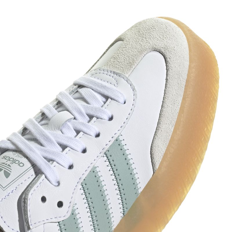 JP5609_8_FOOTWEAR_Photography_Detail View 1_white.jpg