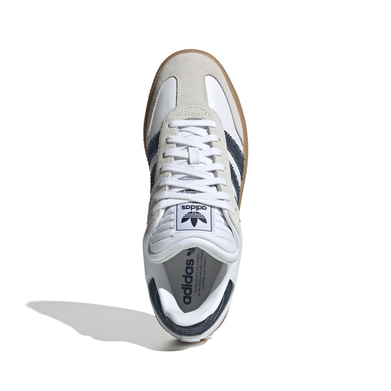 JQ7440_3_FOOTWEAR_Photography_Top Portrait View_white.jpg