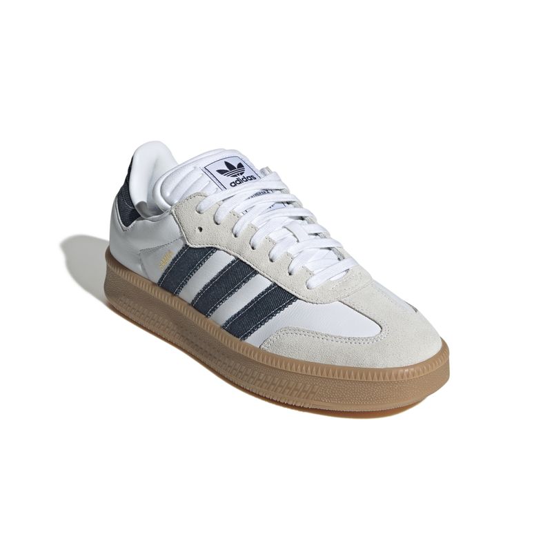 JQ7440_6_FOOTWEAR_Photography_Front Lateral Top View_white.jpg
