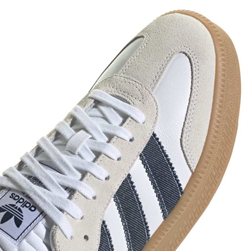 JQ7440_8_FOOTWEAR_Photography_Detail View 1_white.jpg