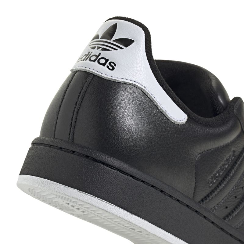 JR0029_8_FOOTWEAR_Photography_Detail View 1_white.jpg