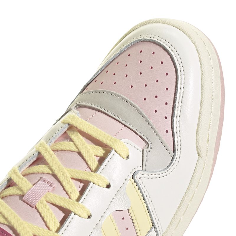 JR8032_8_FOOTWEAR_Photography_Detail-View-1_white.jpg