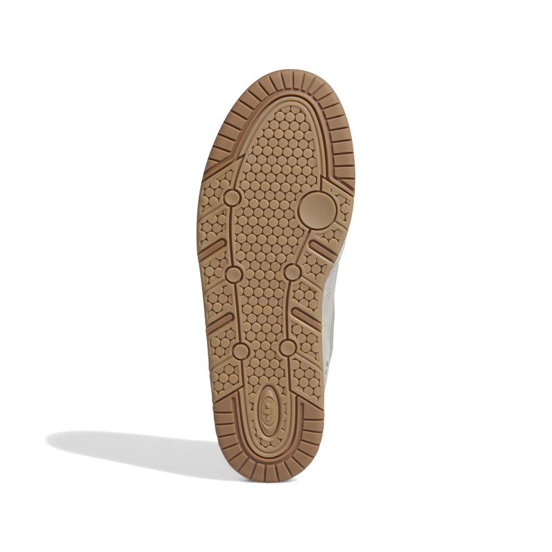 IE4012_4_FOOTWEAR_Photography_Bottom View_white.jpg