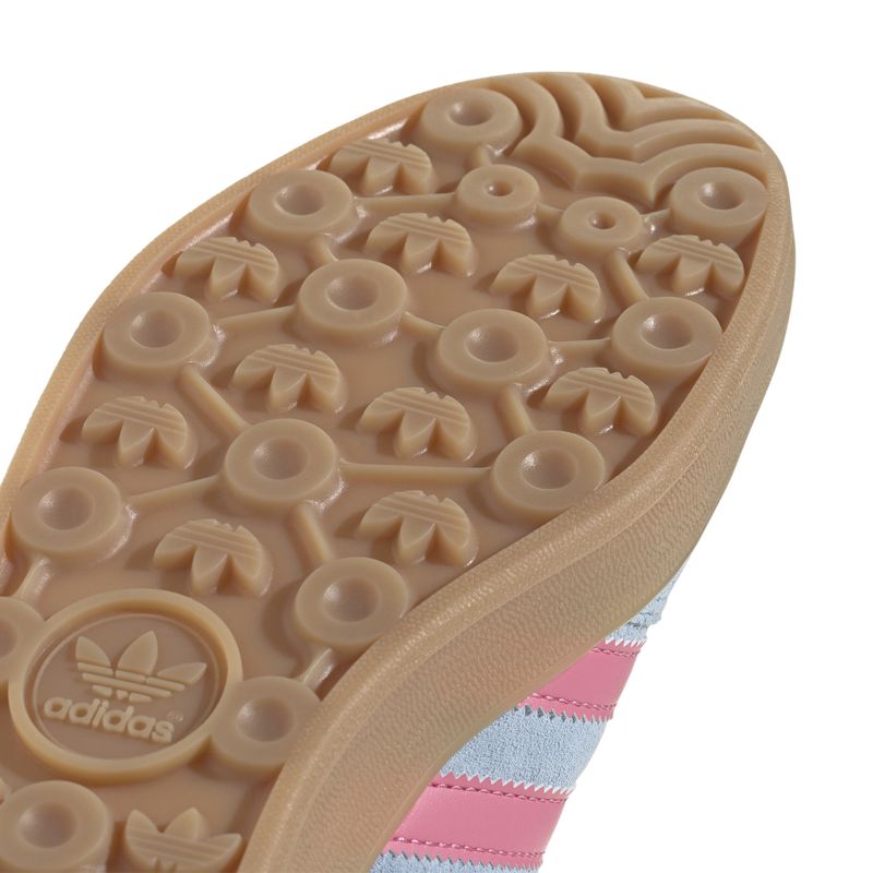 JH6193_8_FOOTWEAR_Photography_Detail-View-1_white.jpg
