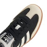 IE5836_8_FOOTWEAR_Photography_Detail View 1_white.jpg