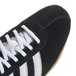 JI0183_8_FOOTWEAR_Photography_Detail View 1_white.jpg