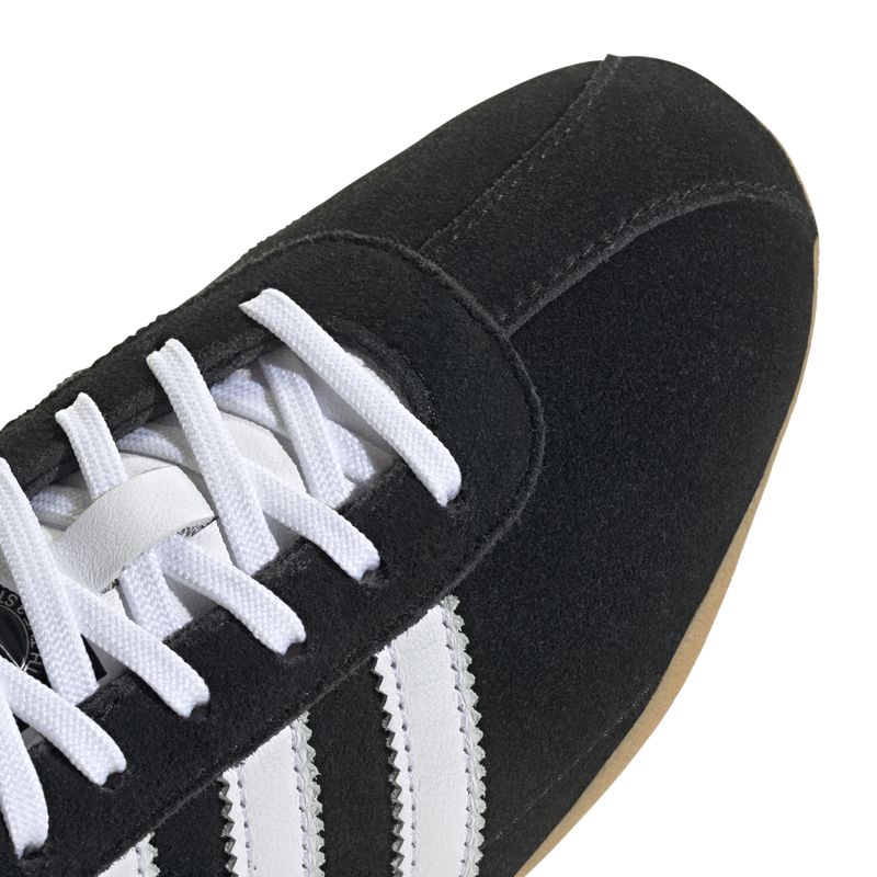 JI0183_8_FOOTWEAR_Photography_Detail View 1_white.jpg