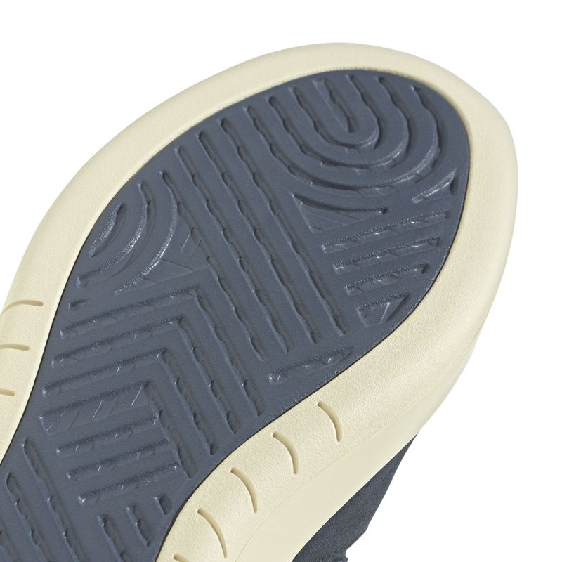 JP5370_8_FOOTWEAR_Photography_Detail View 1_white.jpg