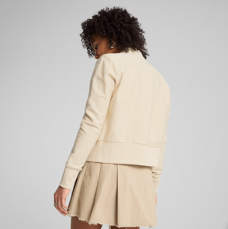629781_87_puma_chumpa_premium_essentials_p_dama_4.png
