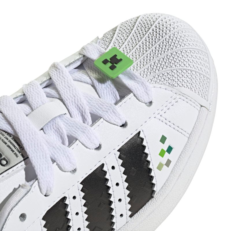 JQ8749_8_FOOTWEAR_Photography_Detail View 1_white.jpg