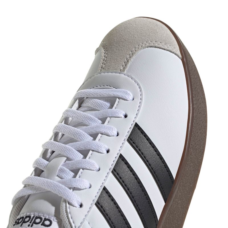 ID3714_8_FOOTWEAR_Photography_Detail View 1_white