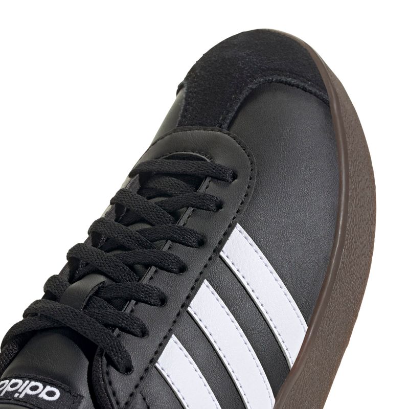 ID3715_8_FOOTWEAR_Photography_Detail View 1_white