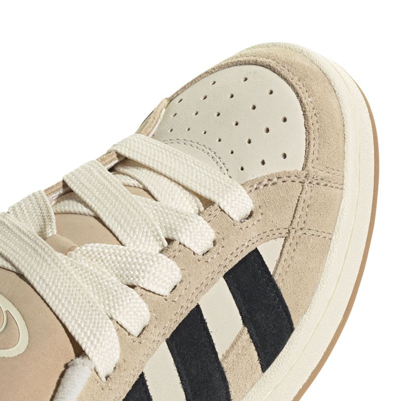JH9779_8_FOOTWEAR_Photography_Detail View 1_white