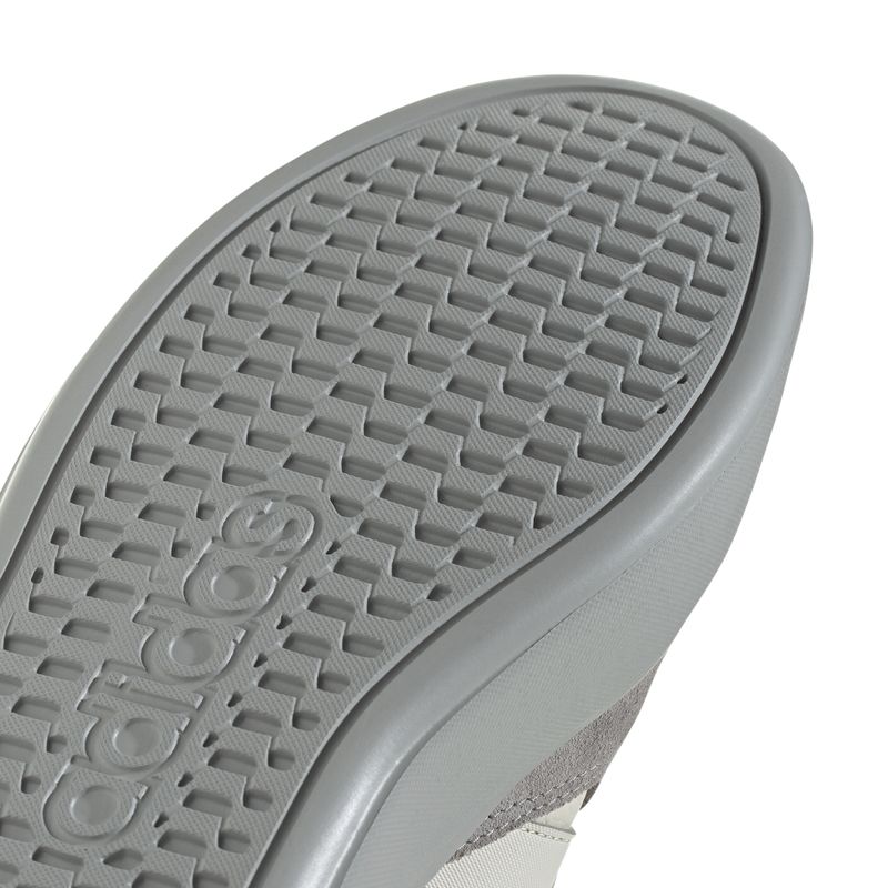JR0028_8_FOOTWEAR_Photography_Detail View 1_white