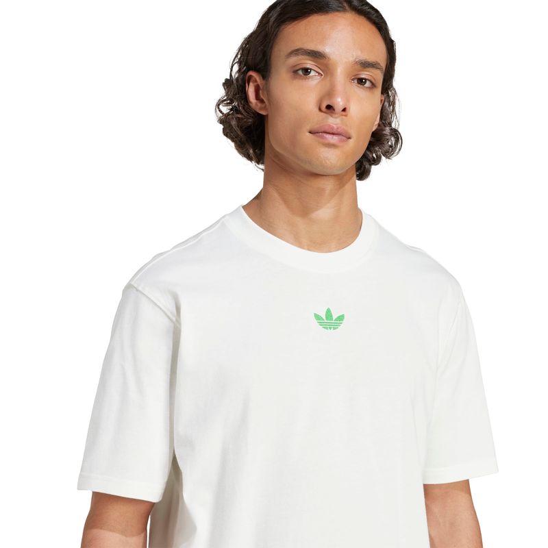 JZ9919_5_APPAREL_On Model_Detail View 1_white